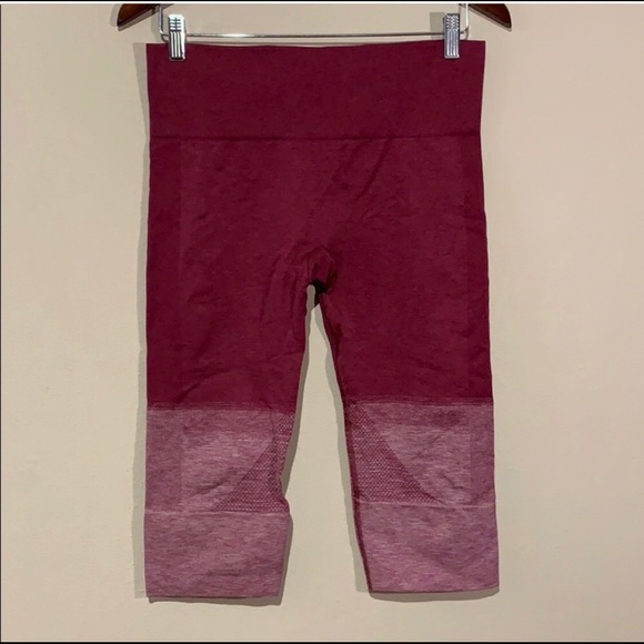 Lululemon Seemlessly Street Crop - size 10 - Picture 2 of 5